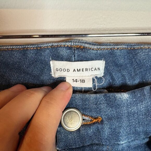 Good American Always Fits skinny jeans - Picture 3 of 5